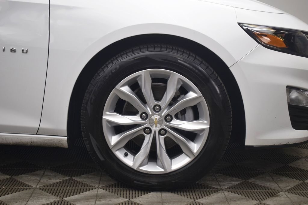 Used 2024 Summit White Chevrolet LT image 28
