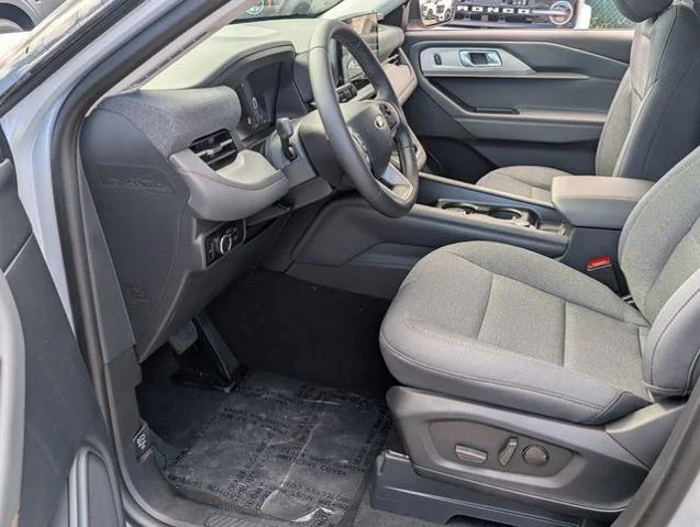 New 2026 Space White Metallic Ford Active image 8