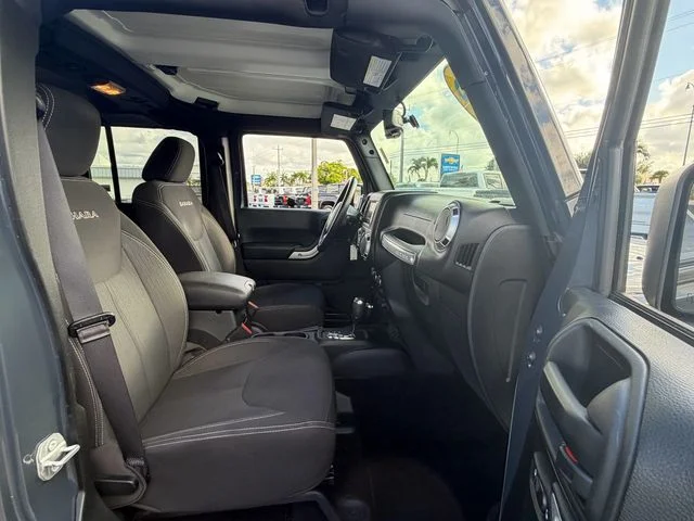 Used 2016 Gray Jeep Unlimited Sahara image 15