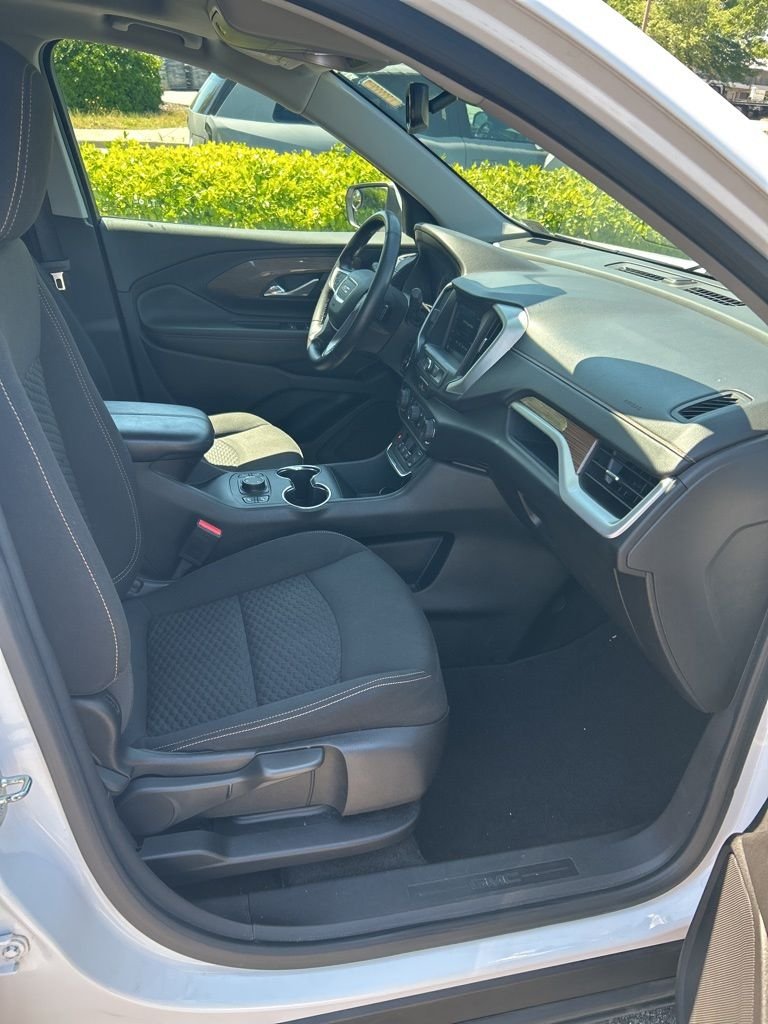 Used 2018 White GMC SLE image 18