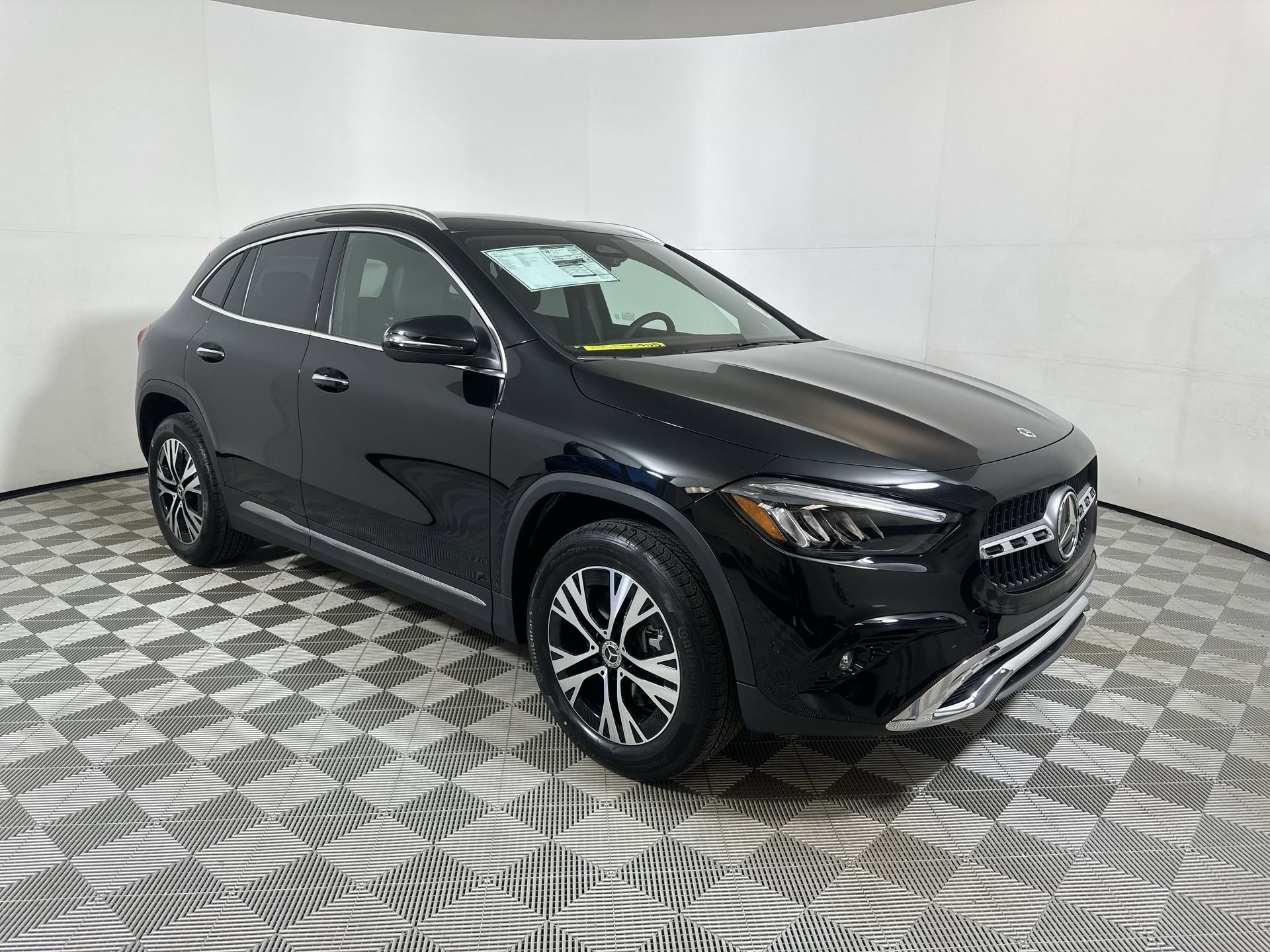 Used 2025 COSMOS BLACK METALLIC Mercedes-Benz GLA 250 image 2