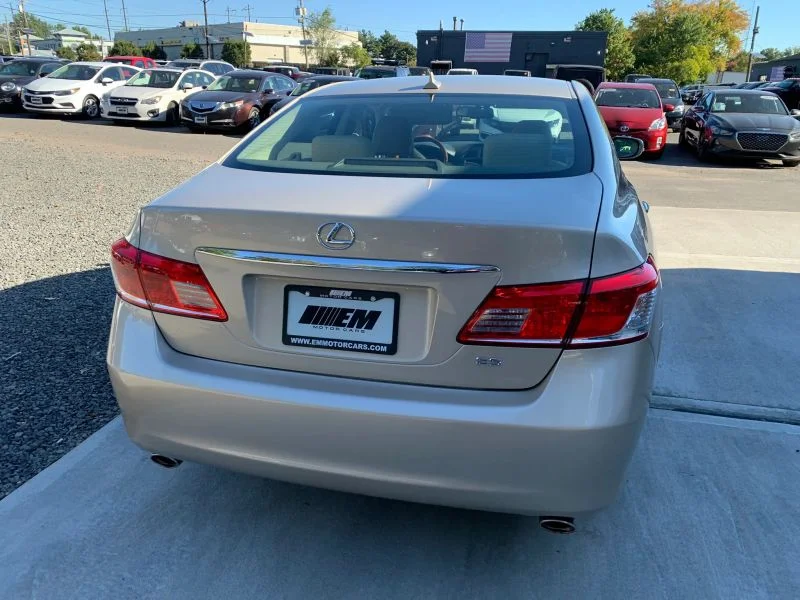 Used 2011 Gold Lexus ES 350 Sedan 4D image 16