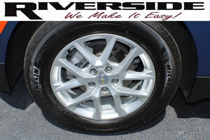 Used 2024 Lakeshore Blue Metallic Chevrolet LT image 5