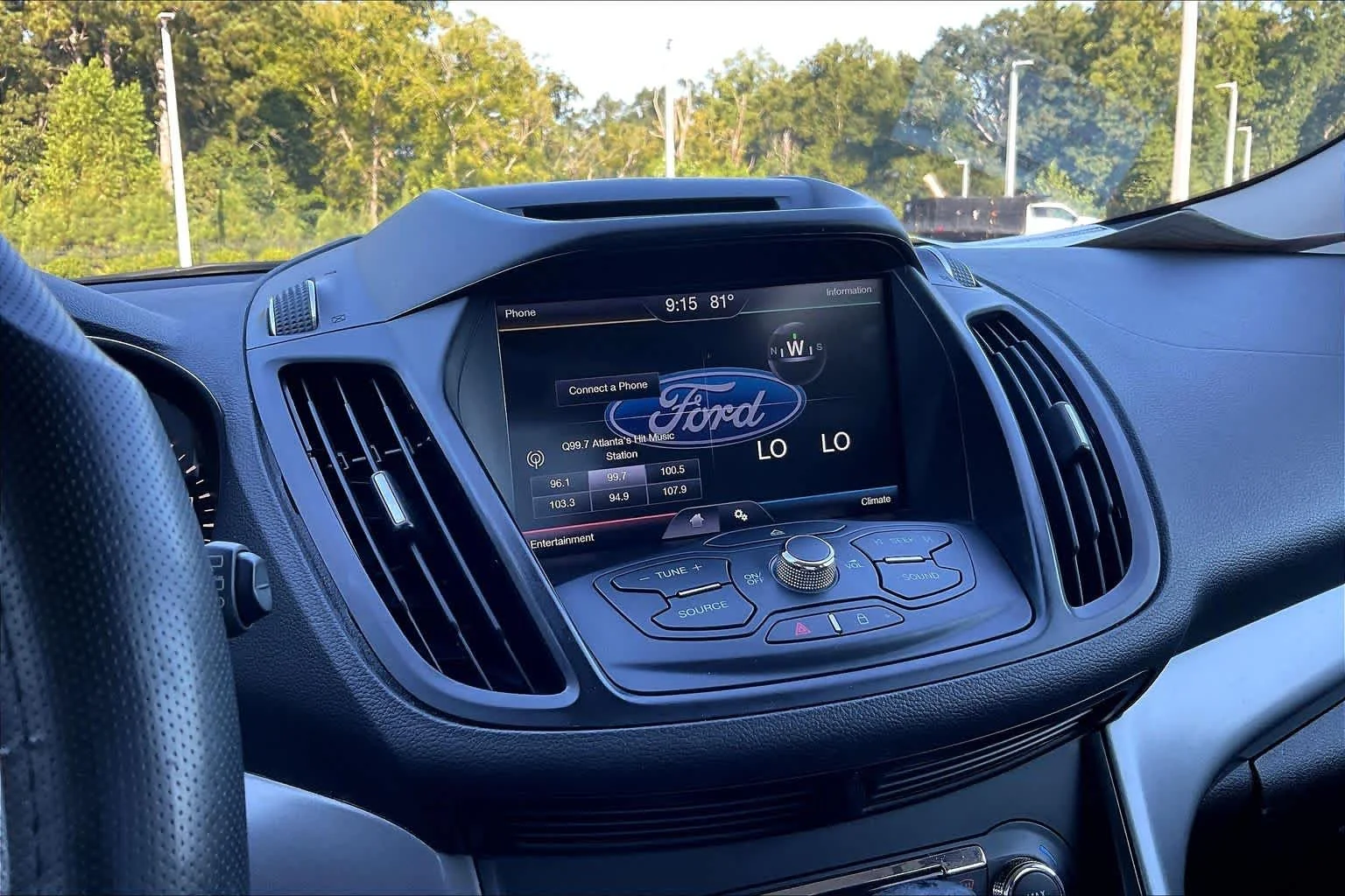 Used 2015 Tuxedo Black Ford SE image 31