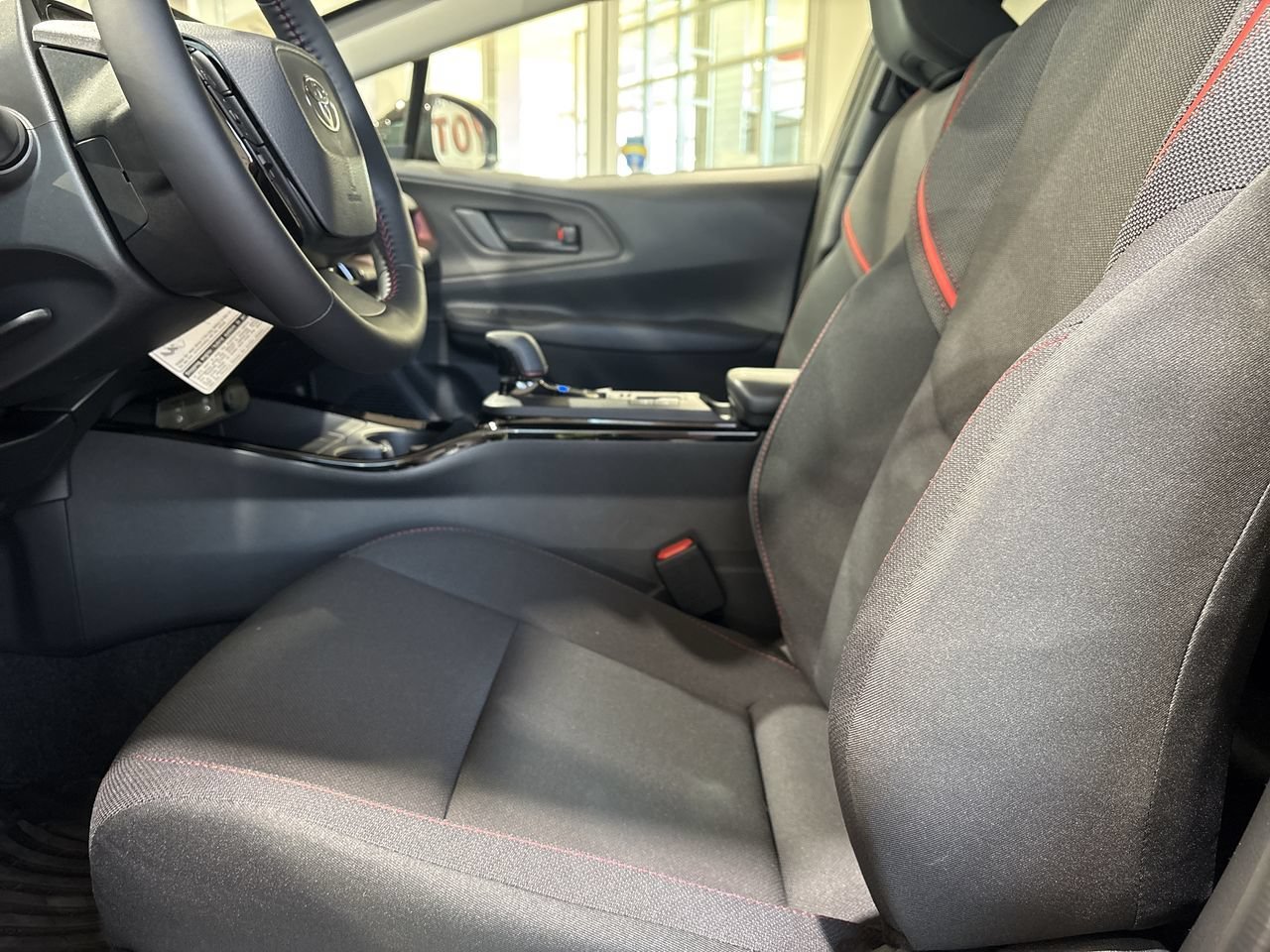 2026 Toyota Prius Plug-in Hybrid SE - Photo 11