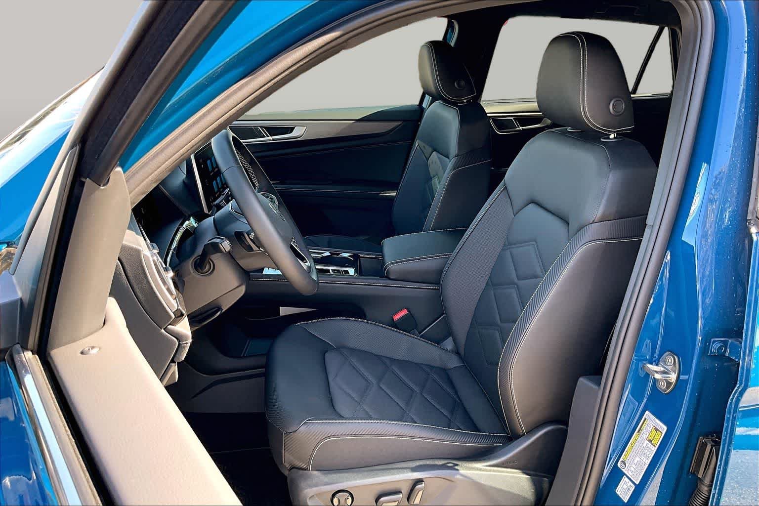 New 2026 Mountain Lake Blue Metallic Volkswagen 2.0T SE W/TECHNOLOGY image 9