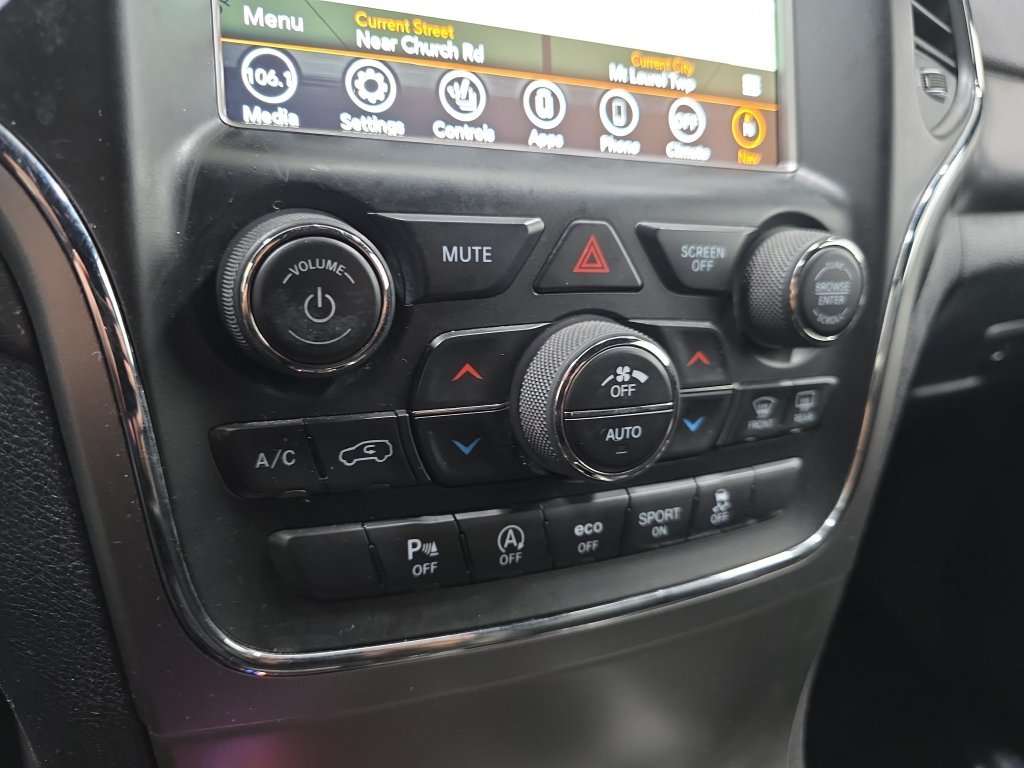 Used 2018 Bright White Clearcoat Jeep Altitude image 23