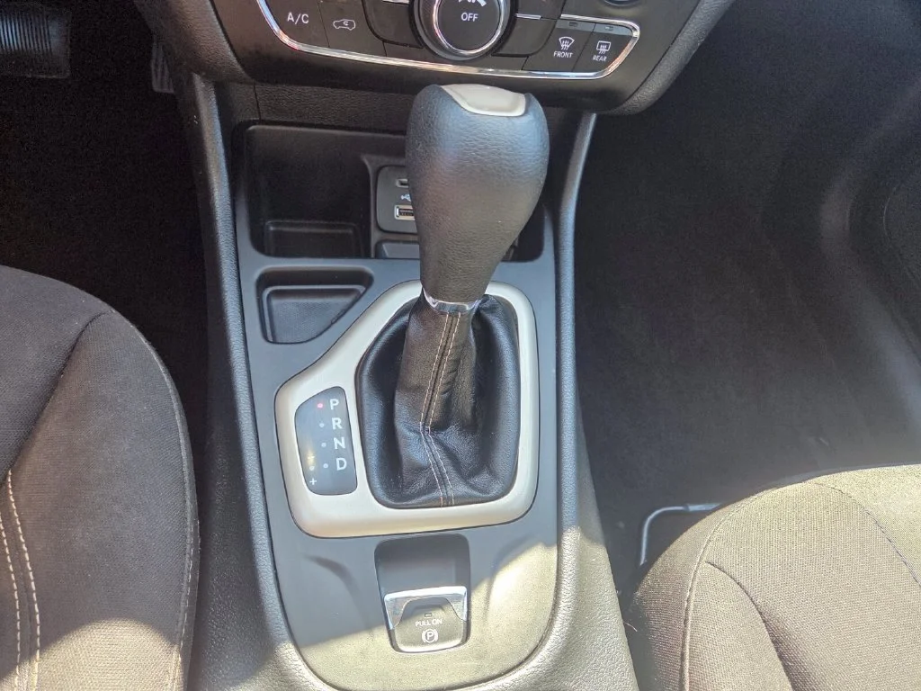Used 2018 Gray Jeep Latitude image 18