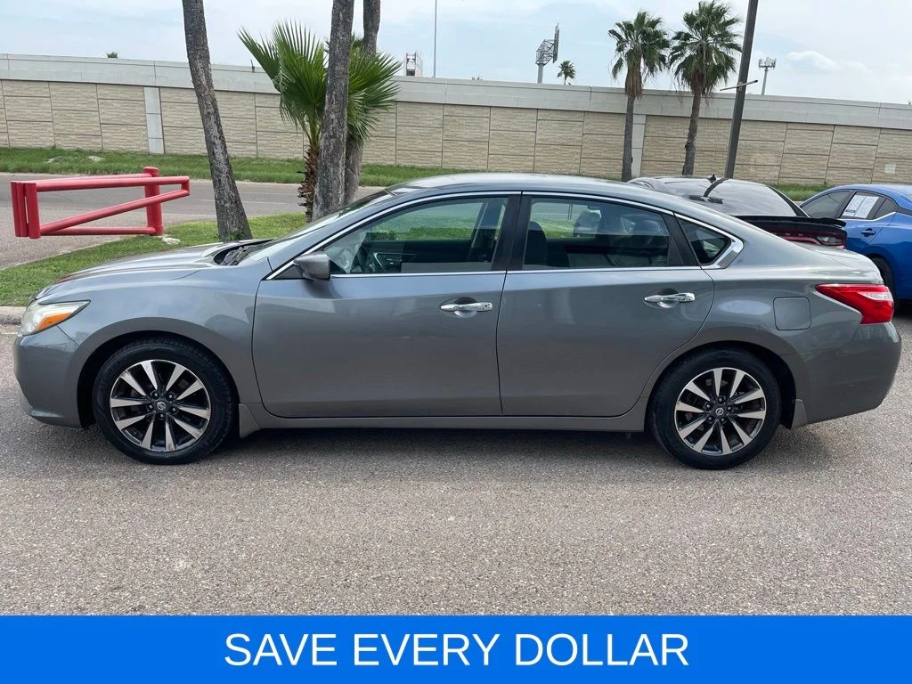Used 2016 Gray Nissan 2.5 SV image 3