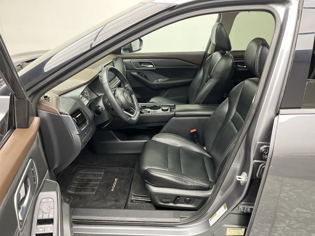 Used 2021 Gun Metallic Nissan SL image 3