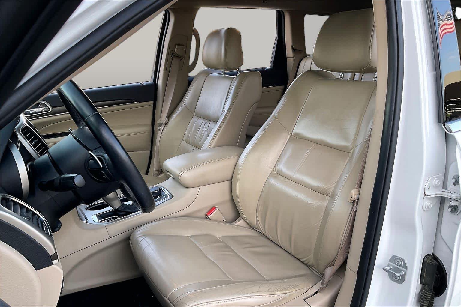 Used 2016 Bright White Clearcoat Jeep Limited image 7