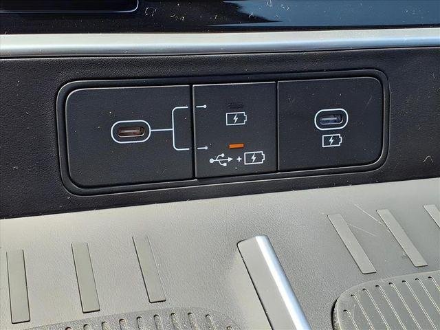 2026 Hyundai Santa Fe Limited - Photo 18
