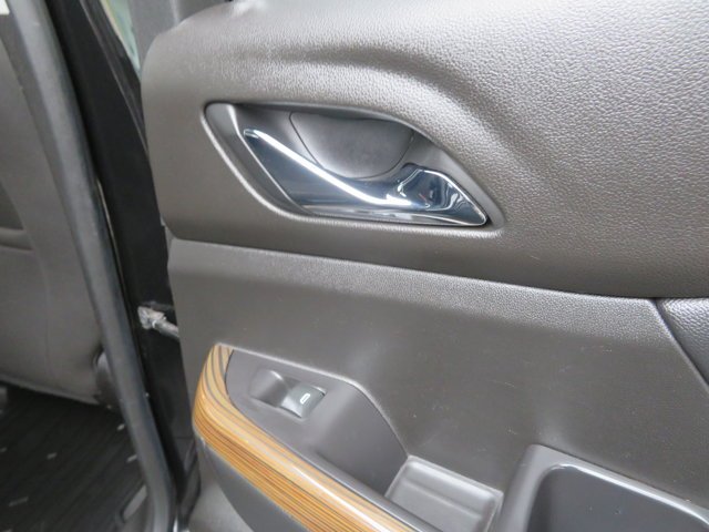 Used 2019 Ebony Twilight Metallic GMC SLE image 10