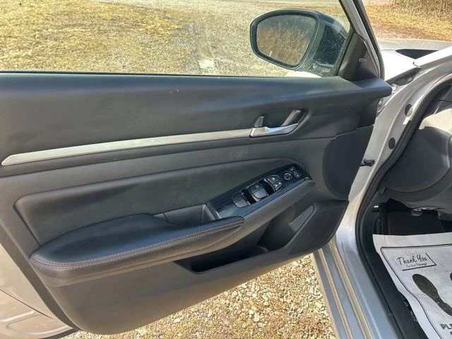 Used 2024 Silver Nissan 2.5 SR image 17