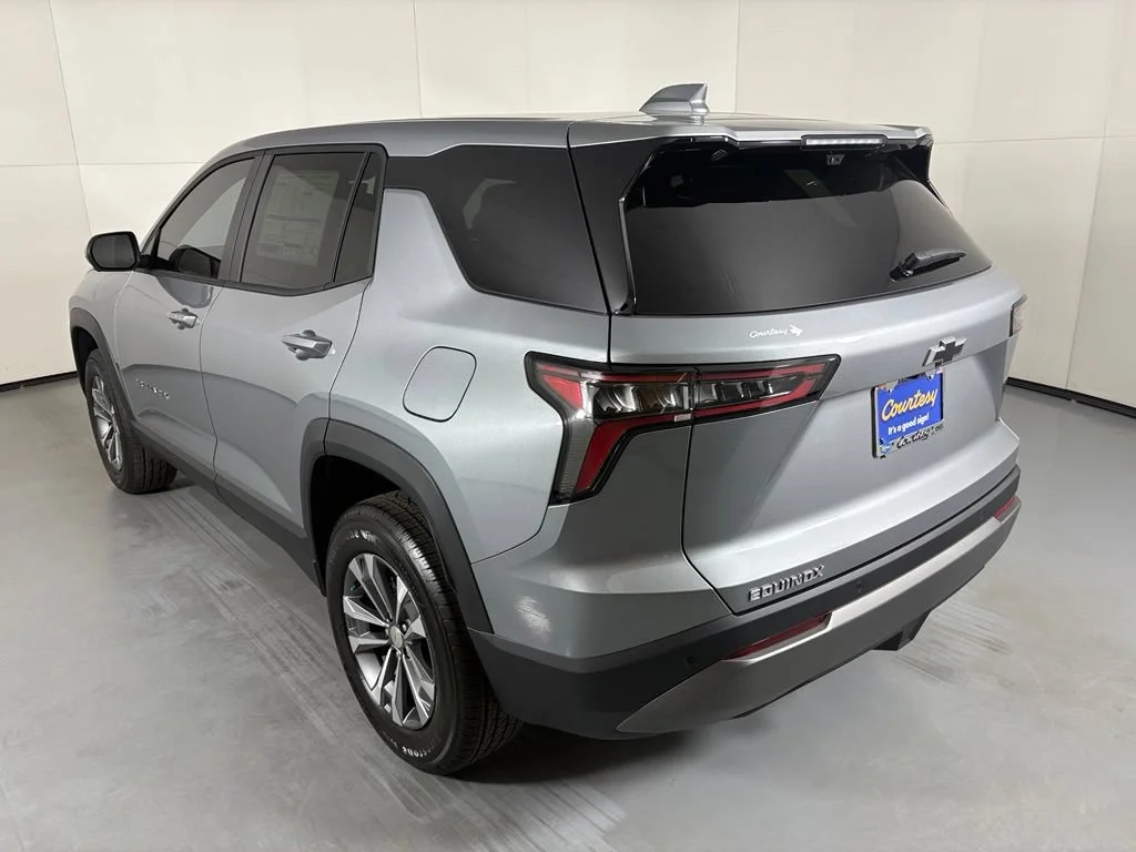 2027 Chevrolet Equinox LT - Photo 7