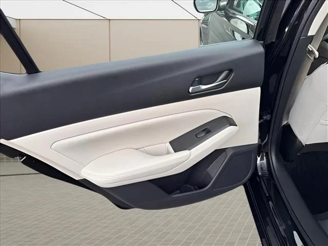 Used 2020 Black Nissan 2.5 S image 13