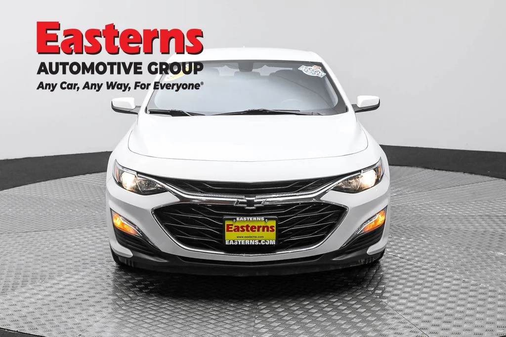 Used 2022 White Chevrolet RS image 2