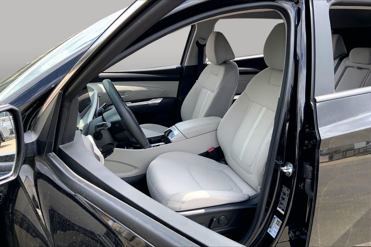 Used 2025 Phantom Black Hyundai SEL image 8