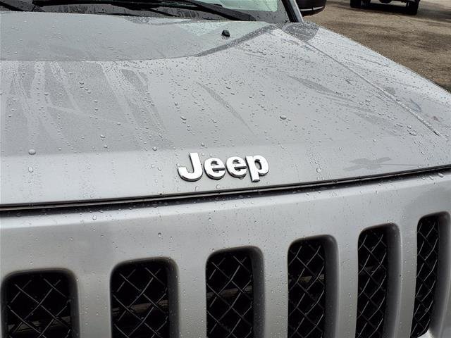 Used 2016 Billet Silver Metallic Jeep  image 15