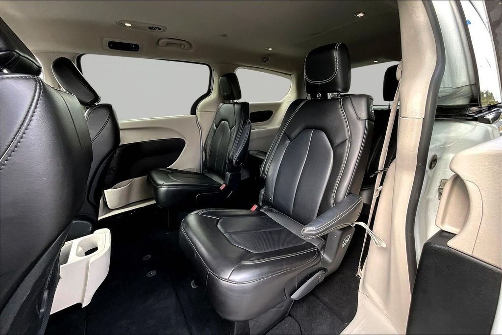 Used 2023 White Chrysler Touring L image 21