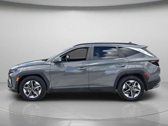 Used 2025 Gray Hyundai SEL Convenience image 3