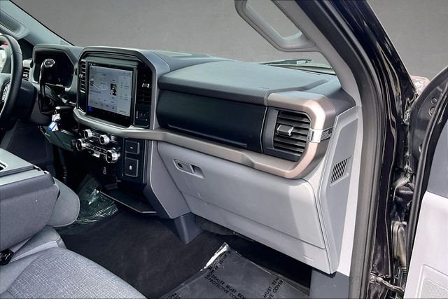 Used 2025 Agate Black Metallic Ford XLT image 13