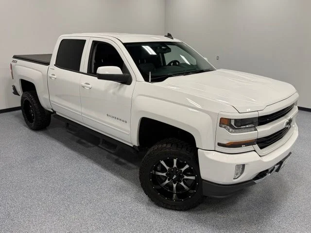 Used 2017 White Chevrolet LT image 31