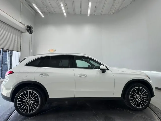 New 2026 Polar White Mercedes-Benz GLC 300 image 14