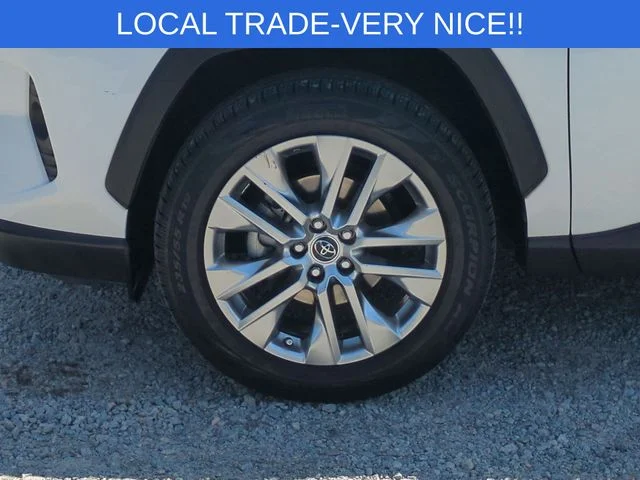 Used 2019 White Toyota XLE Premium image 10
