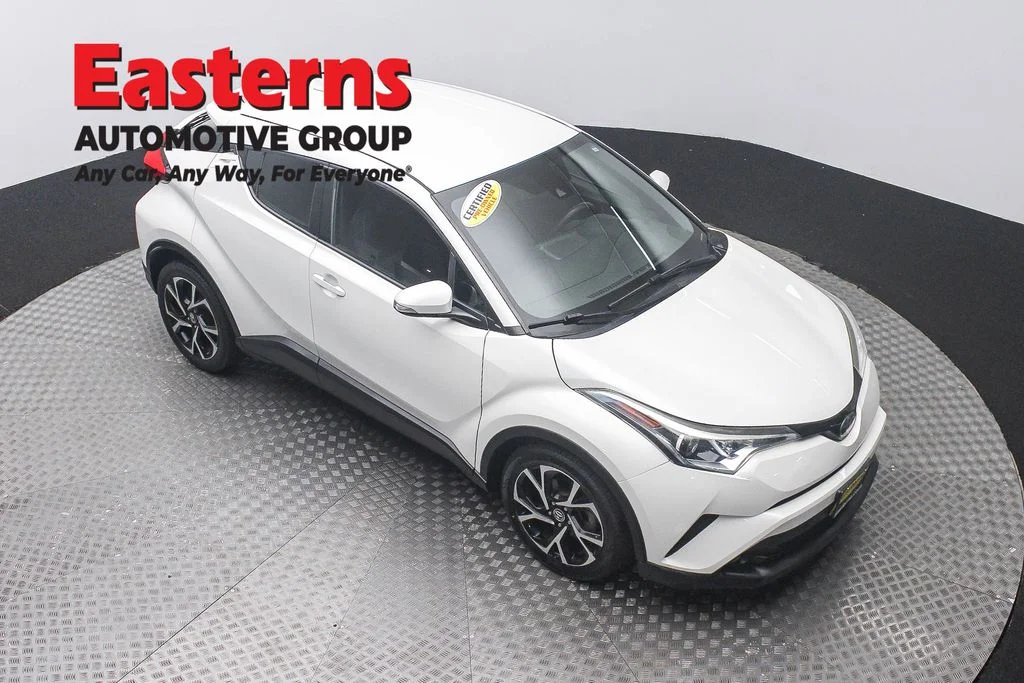 Used 2018 White Toyota XLE Premium image 3