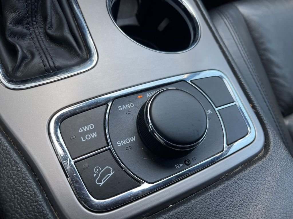 Used 2021 Diamond Black Jeep Limited image 36