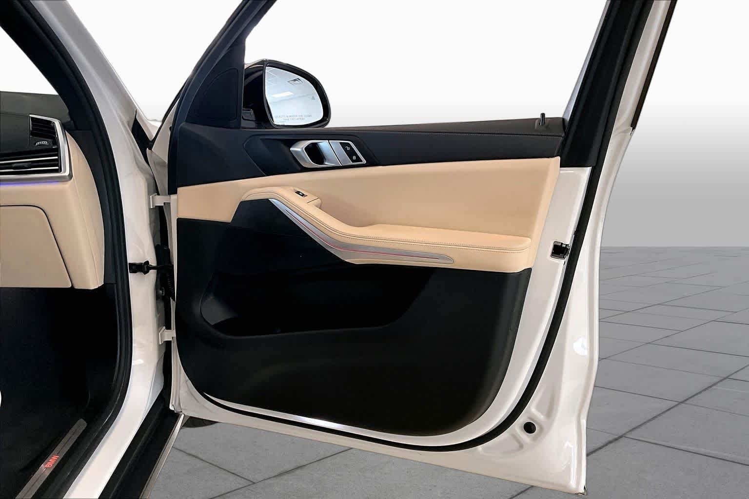 Used 2022 Mineral White Metallic BMW sDrive40i image 22