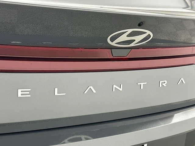 New 2026 Hyundai ELANTRA SE