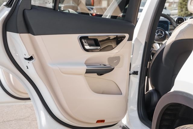 New 2026 Polar White Mercedes-Benz GLC 300 image 37