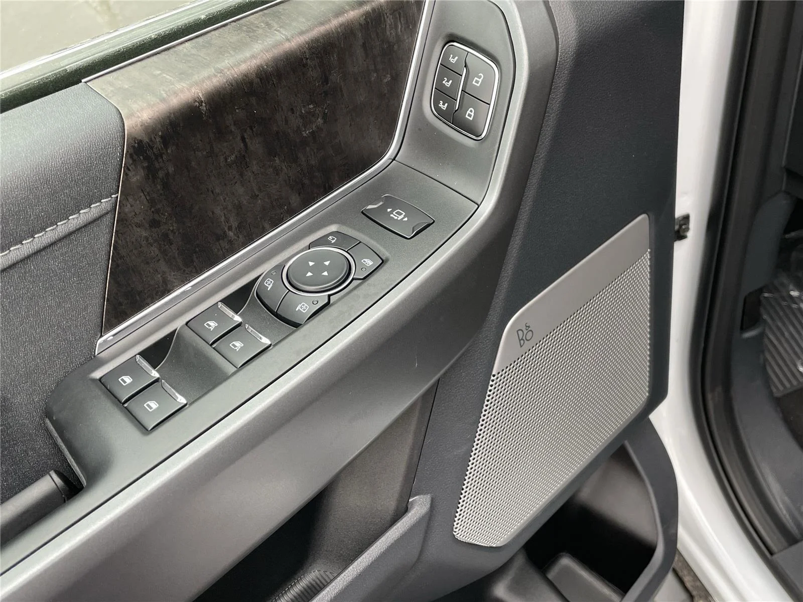 New 2026 Oxford White Ford LARIAT image 11