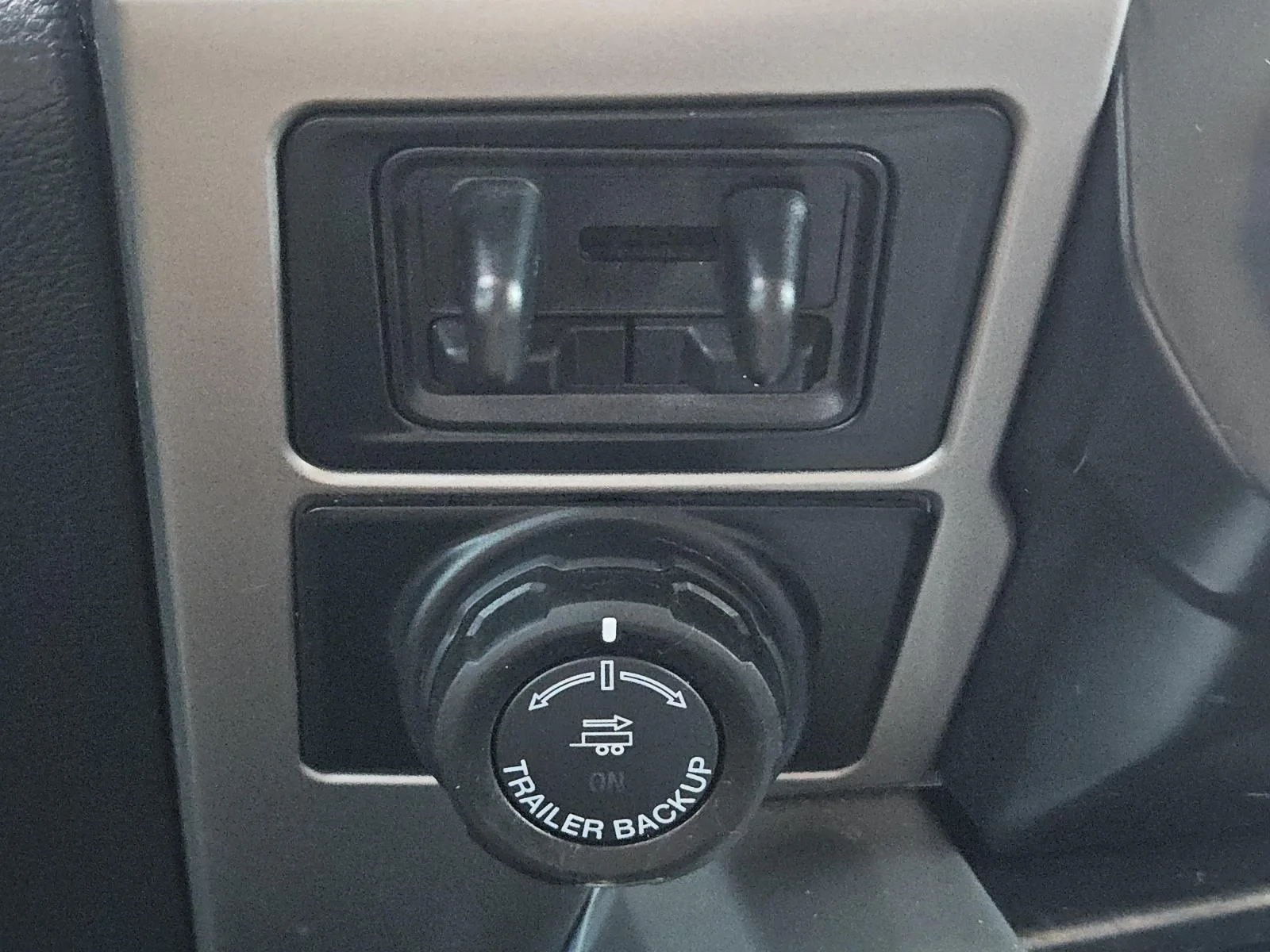Used 2022 Oxford White Ford LARIAT 4WD Crew Cab 8