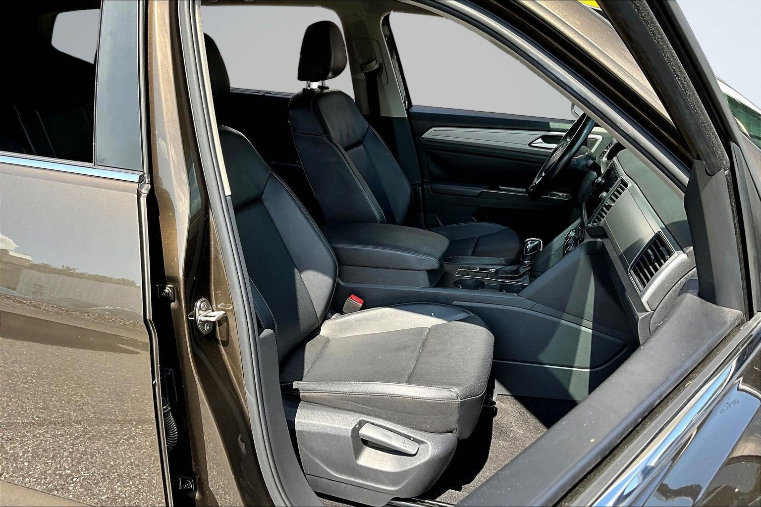 Used 2019 Brown Volkswagen 3.6L V6 SE image 25