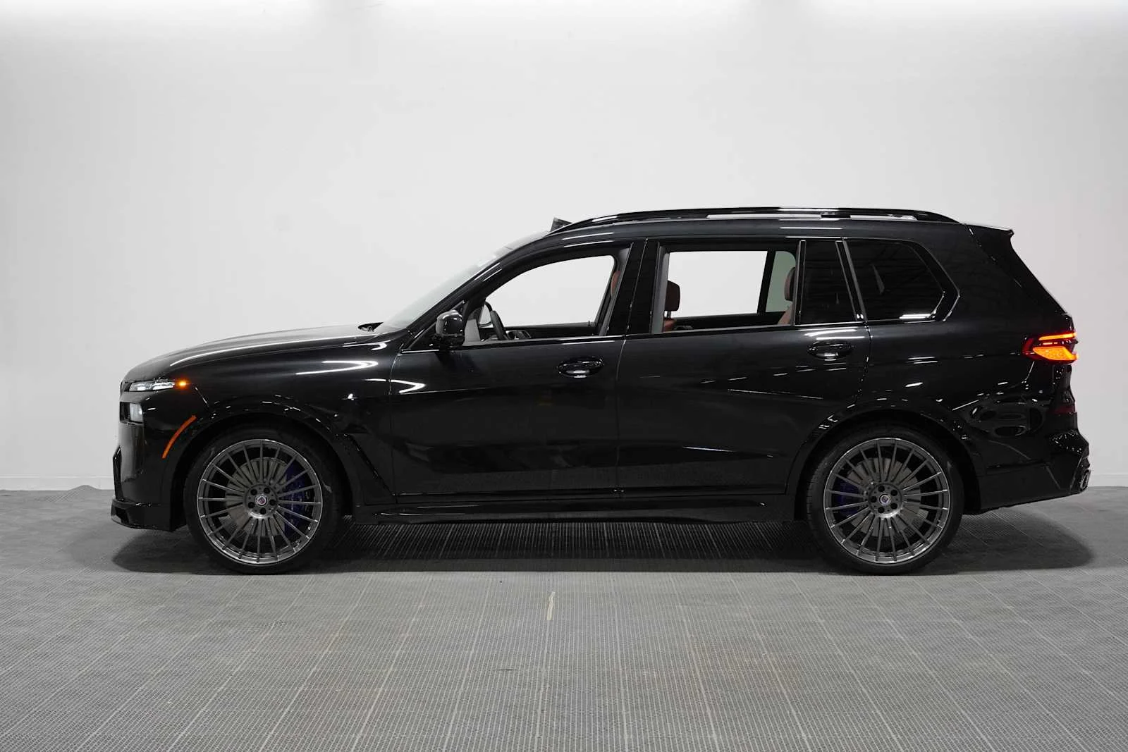 New 2026 Black Sapphire Metallic BMW ALPINA XB7 image 4