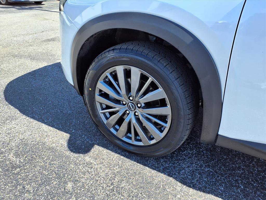 Used 2025 Everest White Pearl Tricoat Nissan SL image 9