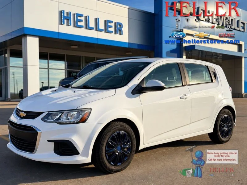 Used 2017 SUMMIT WHITE Chevrolet LT image 1