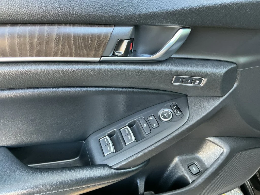 Used 2018 Black Honda Touring image 14