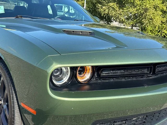 Used 2022 Green Dodge SXT image 11
