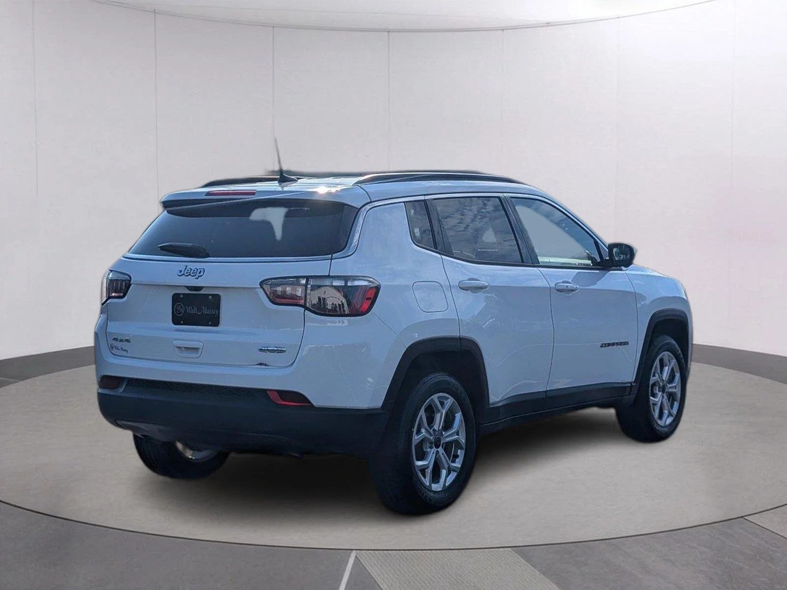 Used 2025 Bright White Clearcoat Jeep Latitude image 7