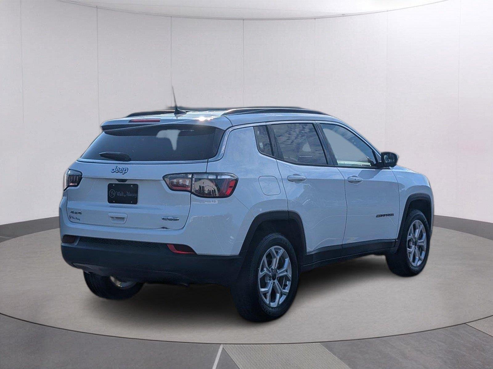 Used 2025 Bright White Clearcoat Jeep Latitude image 7