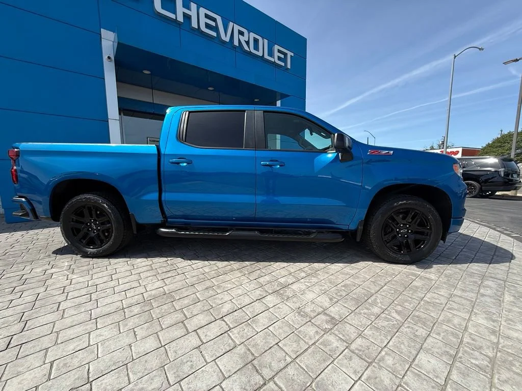 Used 2022 Glacier Blue Metallic Chevrolet RST image 7