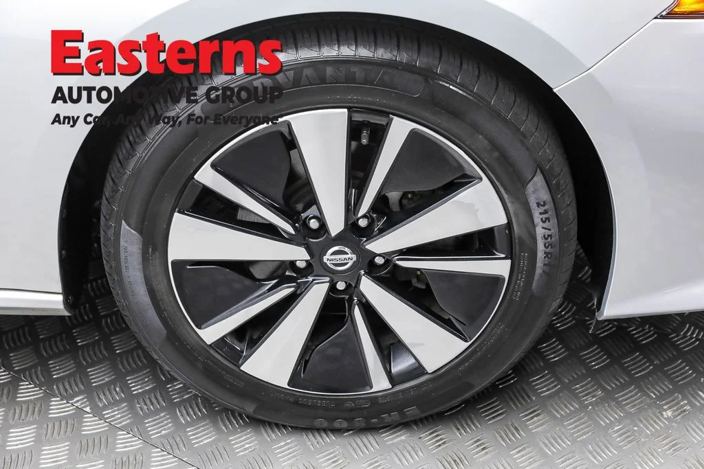Used 2022 Silver Nissan 2.5 SV image 28