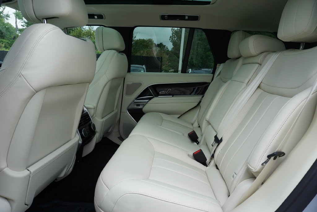 Used 2026 Fuji White Land Rover SE image 21