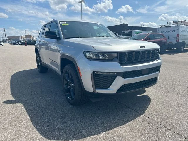 New 2026 Silver Zynith Exterior Paint Jeep Limited image 11