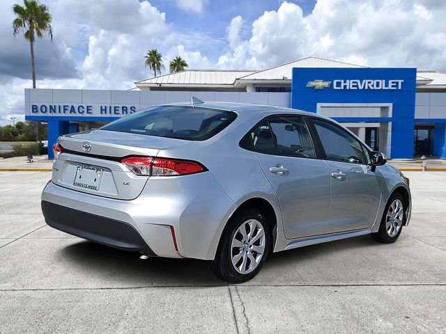 Used 2023  Toyota LE image 4