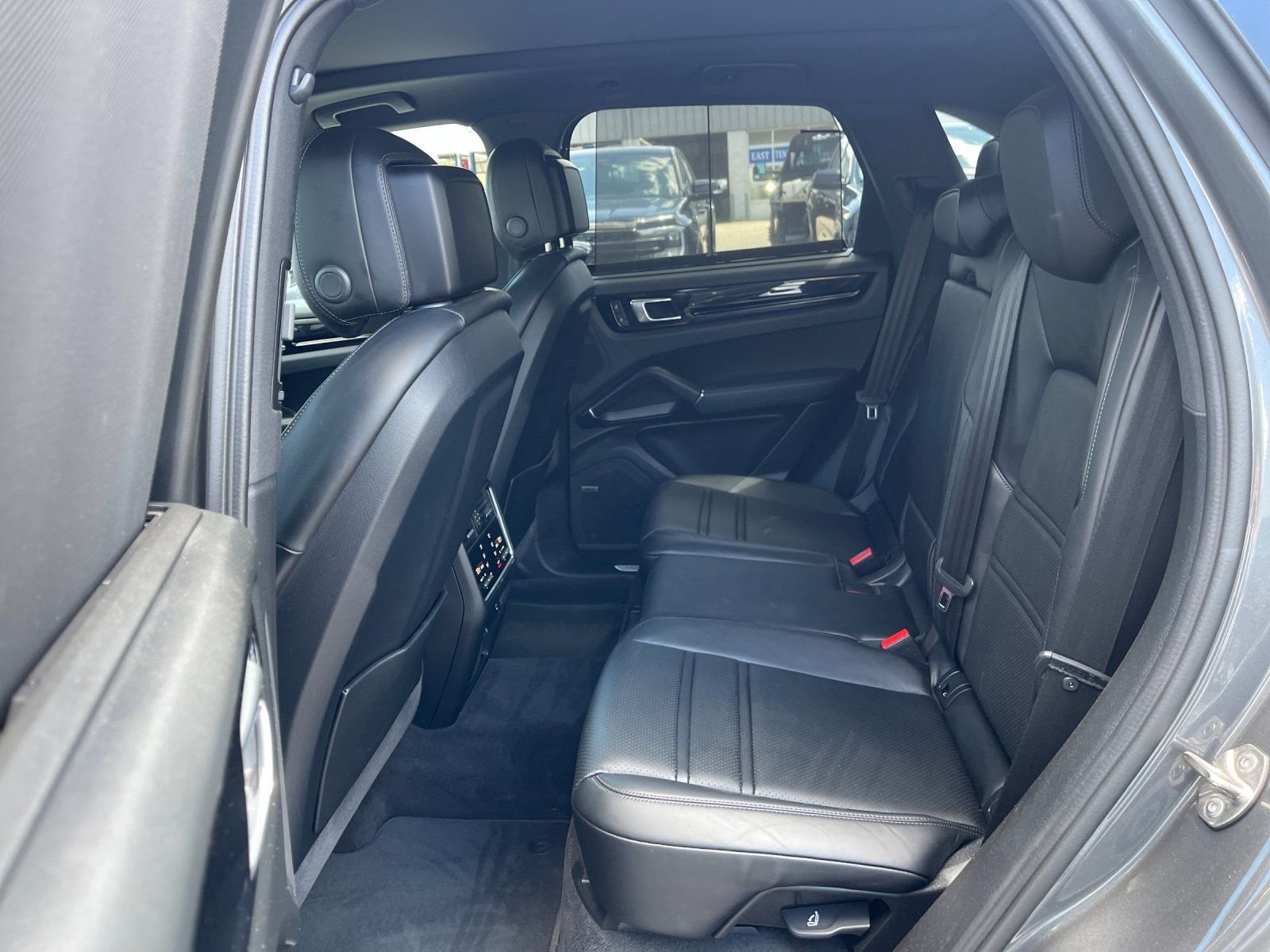 Used 2023  Porsche Base image 14